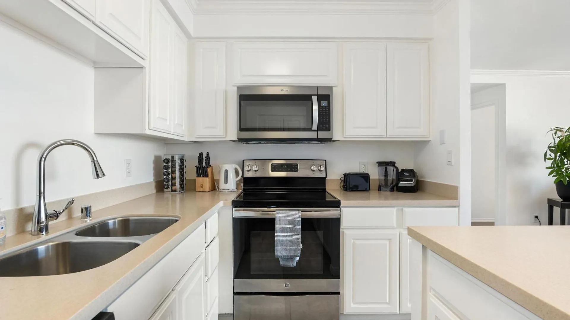 Apartment Santa Monica Escape Your Haven Of Relaxation Los Angeles United States